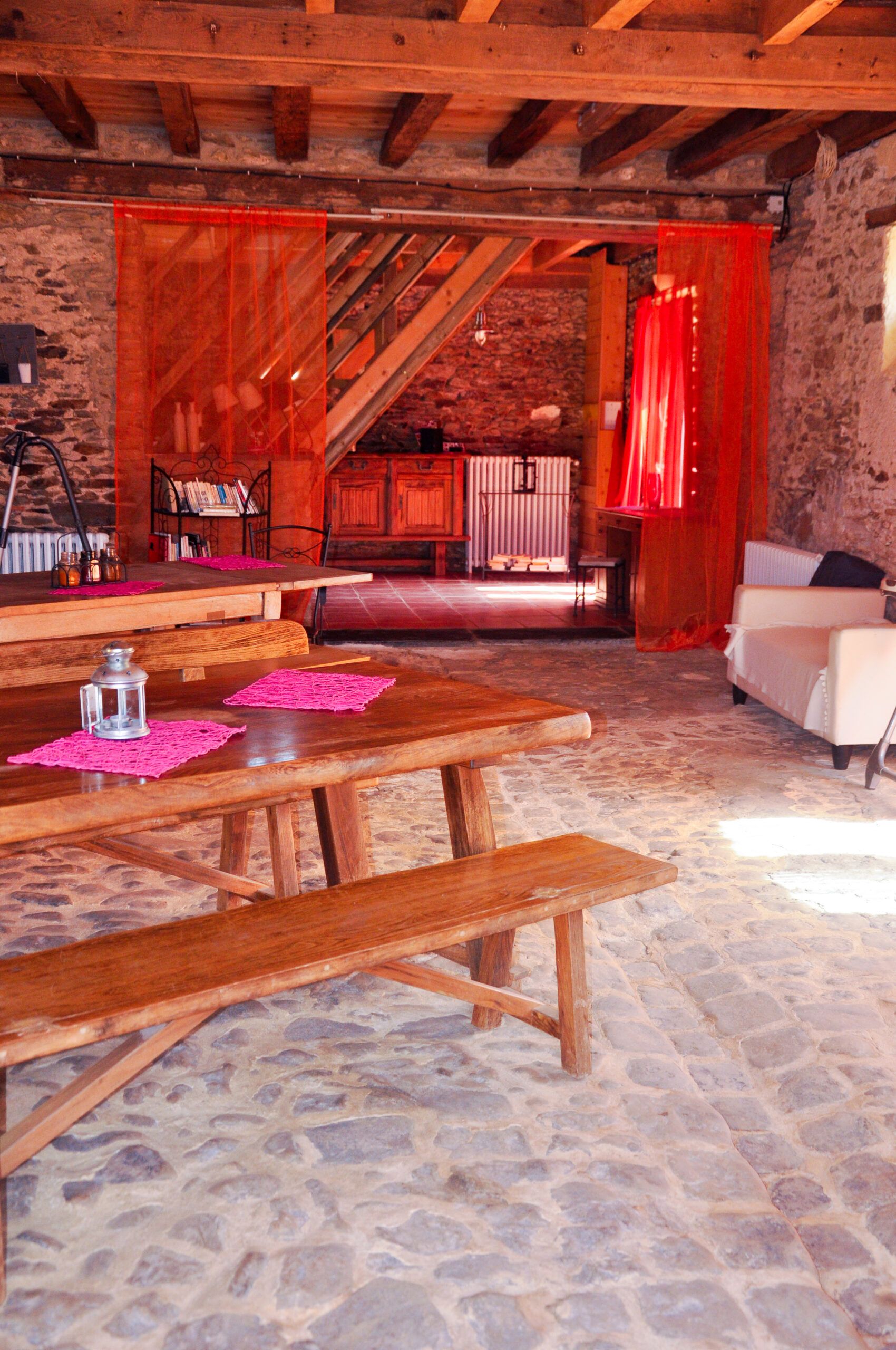 Intérieur en bois d’un gîte du ranch